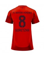 Ženske Nogometnih dresov Bayern Munich Leon Goretzka #8 Domači 2024-25 Kratki rokavi